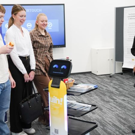 Serviceroboter-im-Einsatz-@Martin-Kleinert